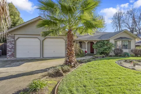 521 Rivella Vista Dr, Redding, CA 96001