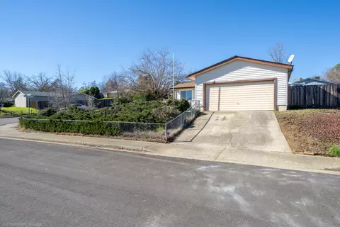 1111 Jaxon Way, Redding, CA 96003 photo 3