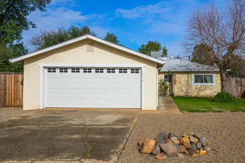 1516 Yale Ct, Redding, CA 96002 photo 2
