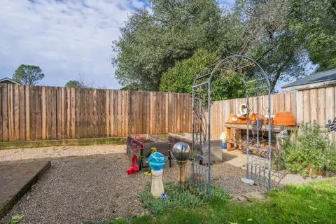 1516 Yale Ct, Redding, CA 96002 photo 29