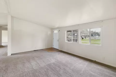 6385 Debra Ln, Anderson, CA 96007 photo 3