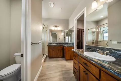 Bath - 948 Katmai Pl, Redding, CA 96001 photo 1 of 7