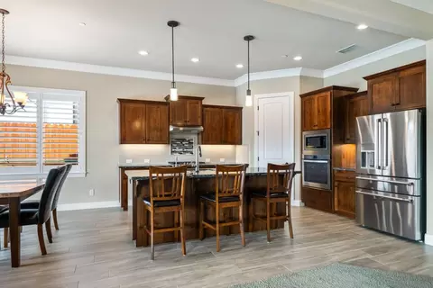 Kitchen - 948 Katmai Pl, Redding, CA 96001 photo 2 of 6
