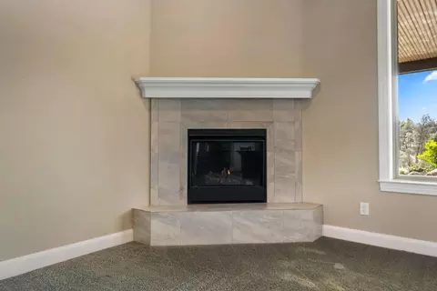 Living - 948 Katmai Pl, Redding, CA 96001 photo 4 of 8