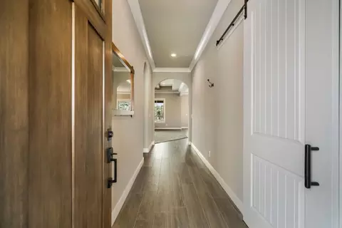 Entry Way - 948 Katmai Pl, Redding, CA 96001 photo 2 of 2