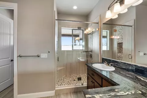 Bath - 948 Katmai Pl, Redding, CA 96001 photo 3 of 7
