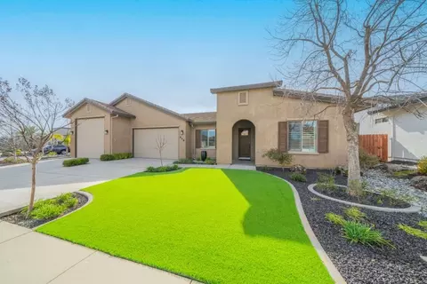 Exterior - 948 Katmai Pl, Redding, CA 96001 photo 2 of 30