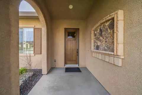 Entry Way - 948 Katmai Pl, Redding, CA 96001 photo 1 of 2