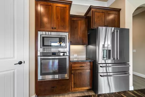 Kitchen - 948 Katmai Pl, Redding, CA 96001 photo 6 of 6