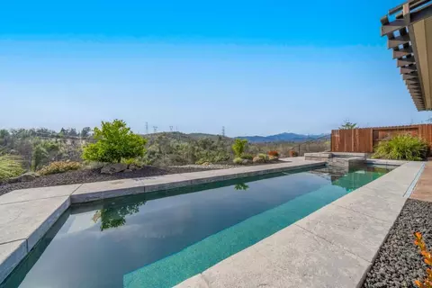 Exterior - 948 Katmai Pl, Redding, CA 96001 photo 11 of 30