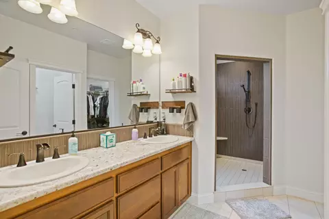 3496 Carlsbad Ln, Redding, CA 96002 photo 13