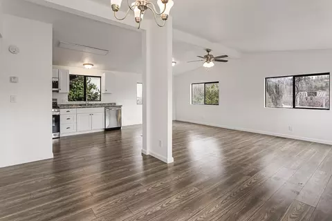 14635 Spring Branch Rd, Redding, CA 96003