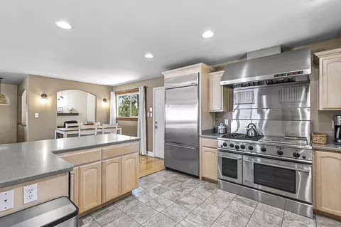Kitchen - 4651 Memory Ln, Redding, CA 96001 photo 4 of 8