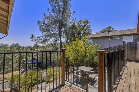 Exterior - 4651 Memory Ln, Redding, CA 96001 photo 4 of 15
