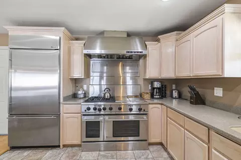 Kitchen - 4651 Memory Ln, Redding, CA 96001 photo 7 of 8
