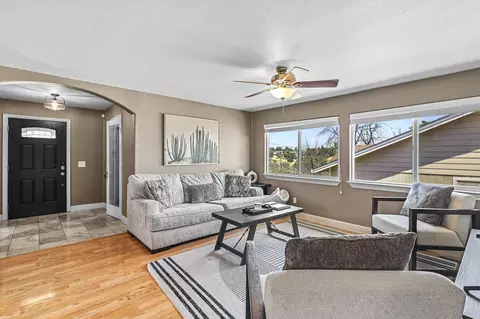 Living - 4651 Memory Ln, Redding, CA 96001 photo 2 of 3