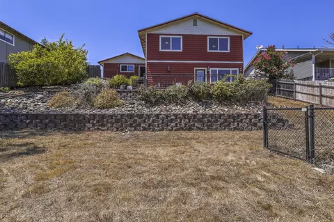Exterior - 4651 Memory Ln, Redding, CA 96001 photo 11 of 15