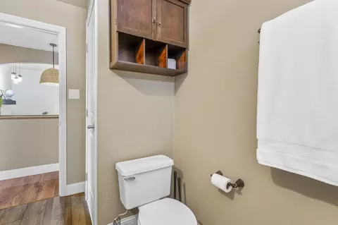 Bath - 4651 Memory Ln, Redding, CA 96001 photo 3 of 7