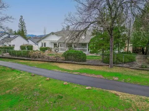 2264 Hope Ln, Redding, CA 96003 photo 7