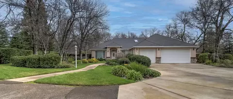 3217 Woodbury Dr, Redding, CA 96002