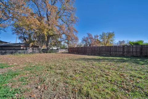 Exterior - 1110 Gold St, Redding, CA 96001 photo 2 of 9