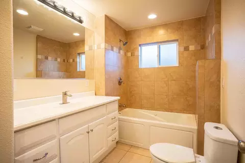 Bath - 1110 Gold St, Redding, CA 96001 photo 3 of 4