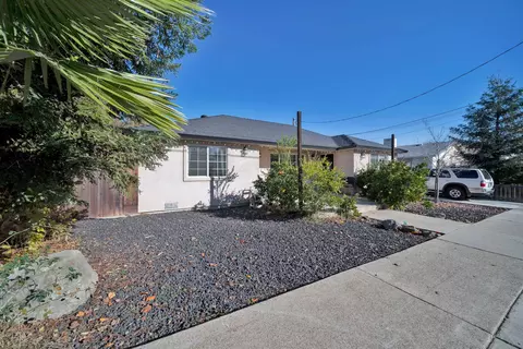 Exterior - 1110 Gold St, Redding, CA 96001 photo 7 of 9