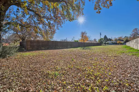 Exterior - 1110 Gold St, Redding, CA 96001 photo 6 of 9