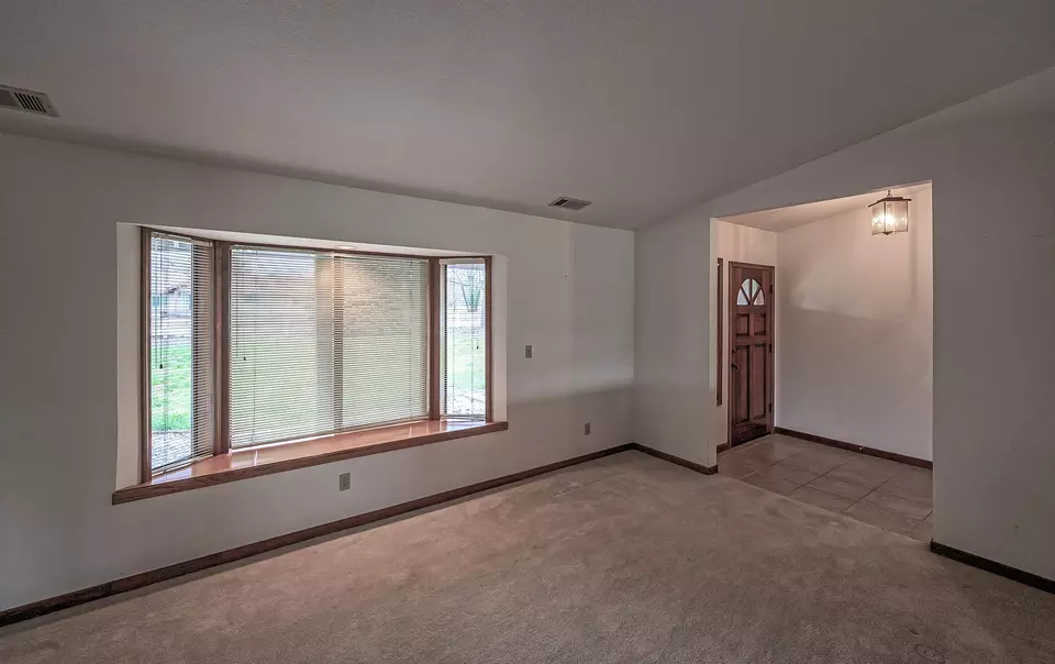  19701 Paso Robles Ave, Redding, CA 96003 photo 9