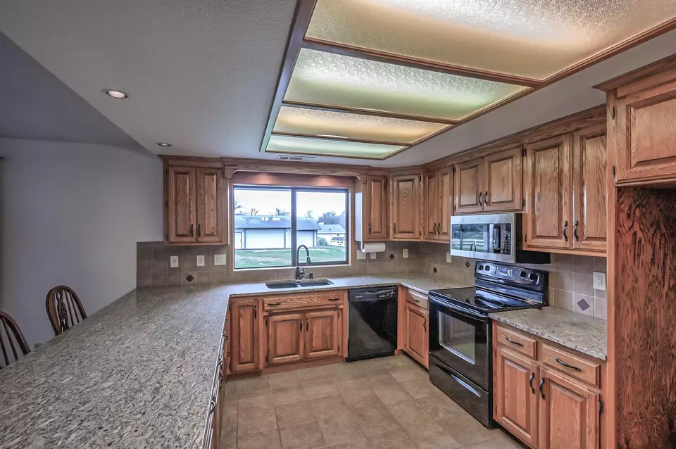  19701 Paso Robles Ave, Redding, CA 96003 photo 18