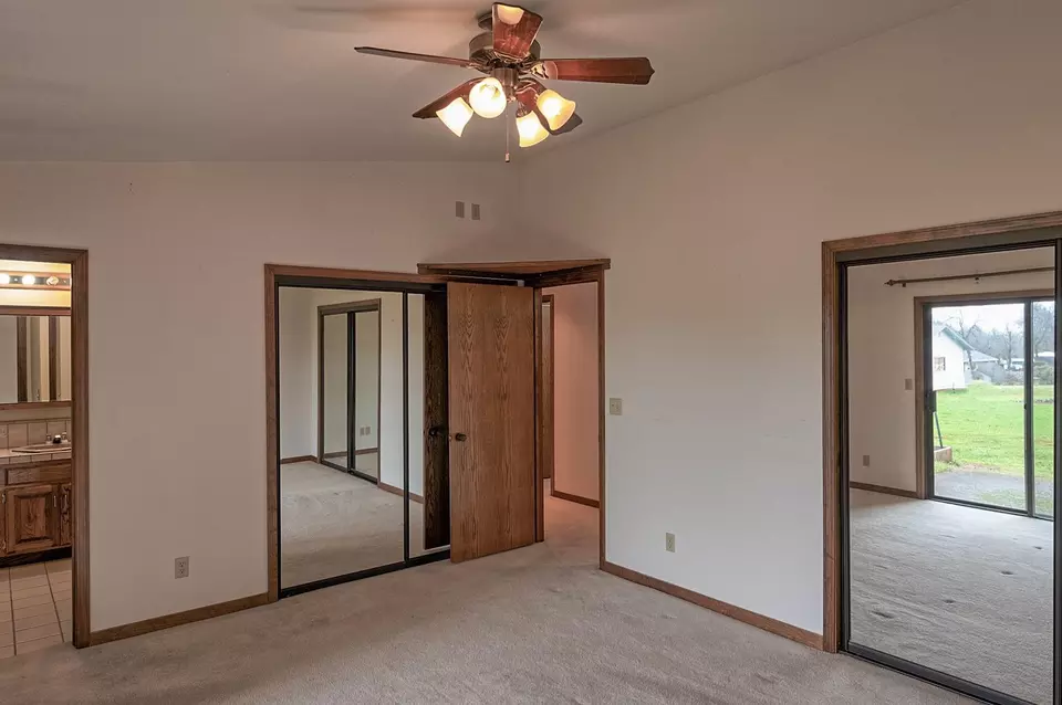  19701 Paso Robles Ave, Redding, CA 96003 photo 21