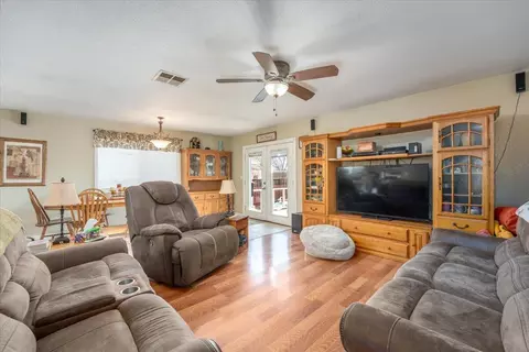 Living - 2055 Walbridge St, Red Bluff, CA 96080 photo 1 of 3