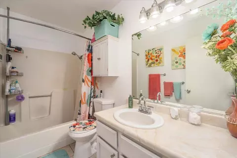 Bath - 2055 Walbridge St, Red Bluff, CA 96080 photo 3 of 3