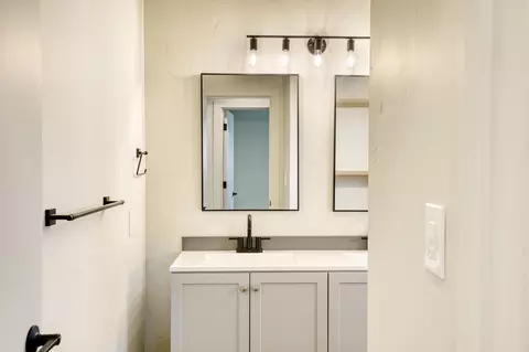 Bath - 944 West St, Redding, CA 96001 photo 1 of 5