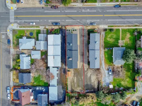 View/Area - 944 West St, Redding, CA 96001 photo 1 of 5