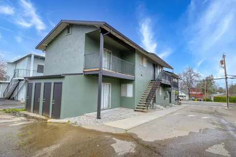 Exterior - 944 West St, Redding, CA 96001 photo 5 of 7