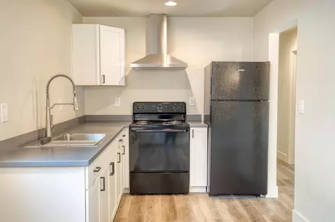 Kitchen - 944 West St, Redding, CA 96001 photo 4 of 6