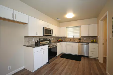 2015 Canal Dr, Redding, CA 96001 photo 4