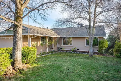 2400 Annette Dr, Redding, CA 96001 photo 4