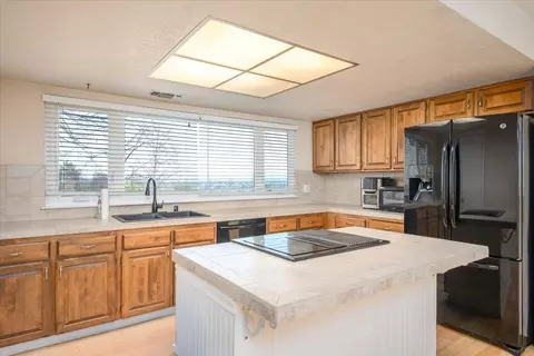 2400 Annette Dr, Redding, CA 96001 photo 10