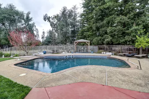 Exterior - 4340 Glen Vista Ct, Redding, CA 96002 photo 8 of 15