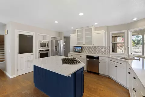 Kitchen - 4340 Glen Vista Ct, Redding, CA 96002 photo 2 of 5