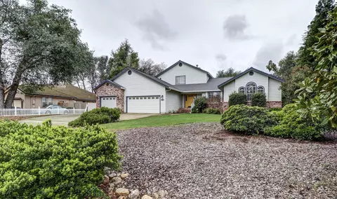 Exterior - 4340 Glen Vista Ct, Redding, CA 96002 photo 3 of 15