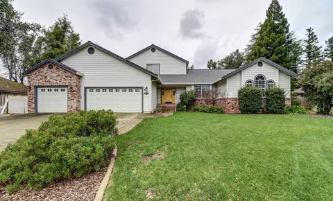Exterior - 4340 Glen Vista Ct, Redding, CA 96002 photo 2 of 15