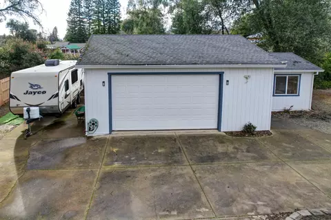 Exterior - 4340 Glen Vista Ct, Redding, CA 96002 photo 11 of 15