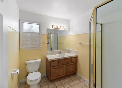 Bath - 4340 Glen Vista Ct, Redding, CA 96002 photo 1 of 5