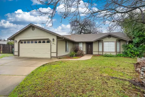 2825 Tropicana Ct, Redding, CA 96003