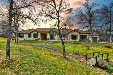 15780 Calle Camelia Way, Redding, CA 96001