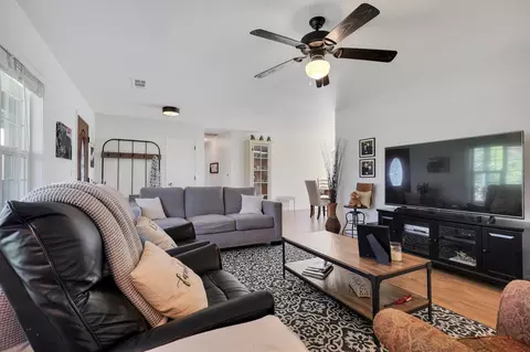 10077 Road Runner Way, Redding, CA 96003 photo 5