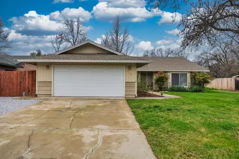 Exterior - 6866 Hemlock St, Redding, CA 96001 photo 2 of 16